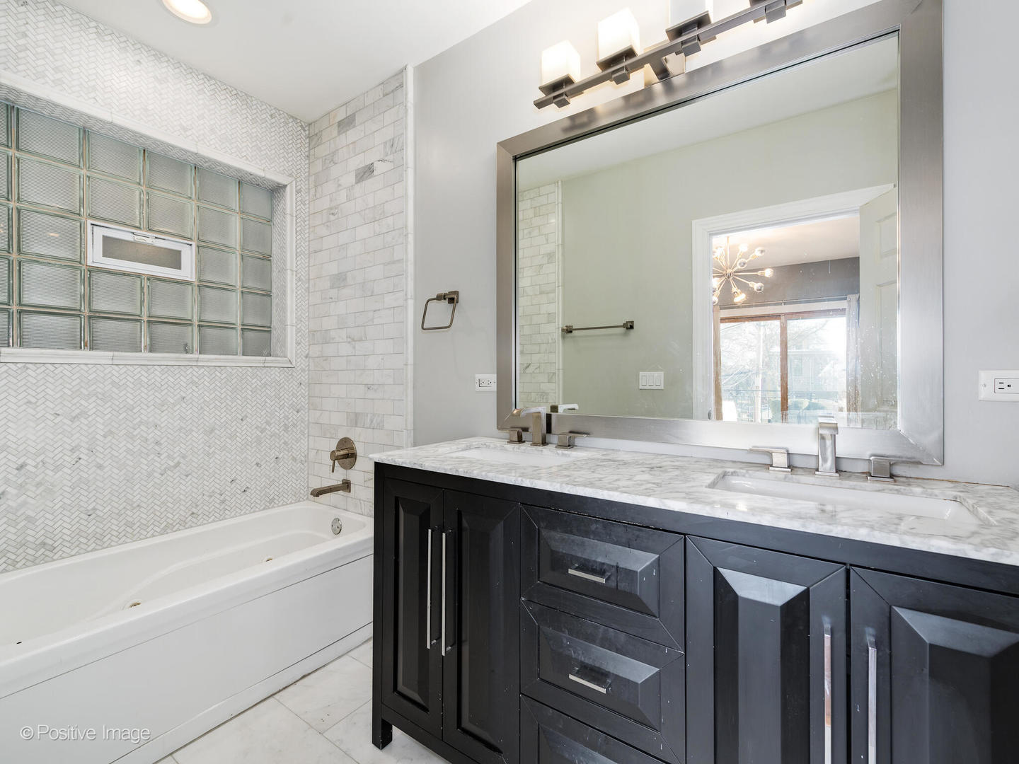 1136 N Mozart Street Unit: 2