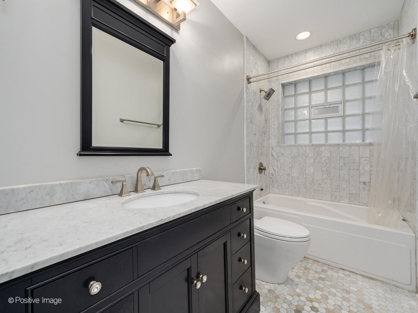 1136 N Mozart Street Unit: 2