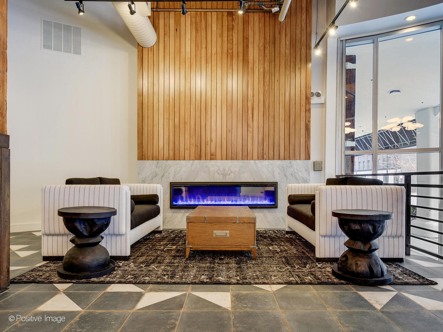 360 W ILLINOIS Street Unit: 1D