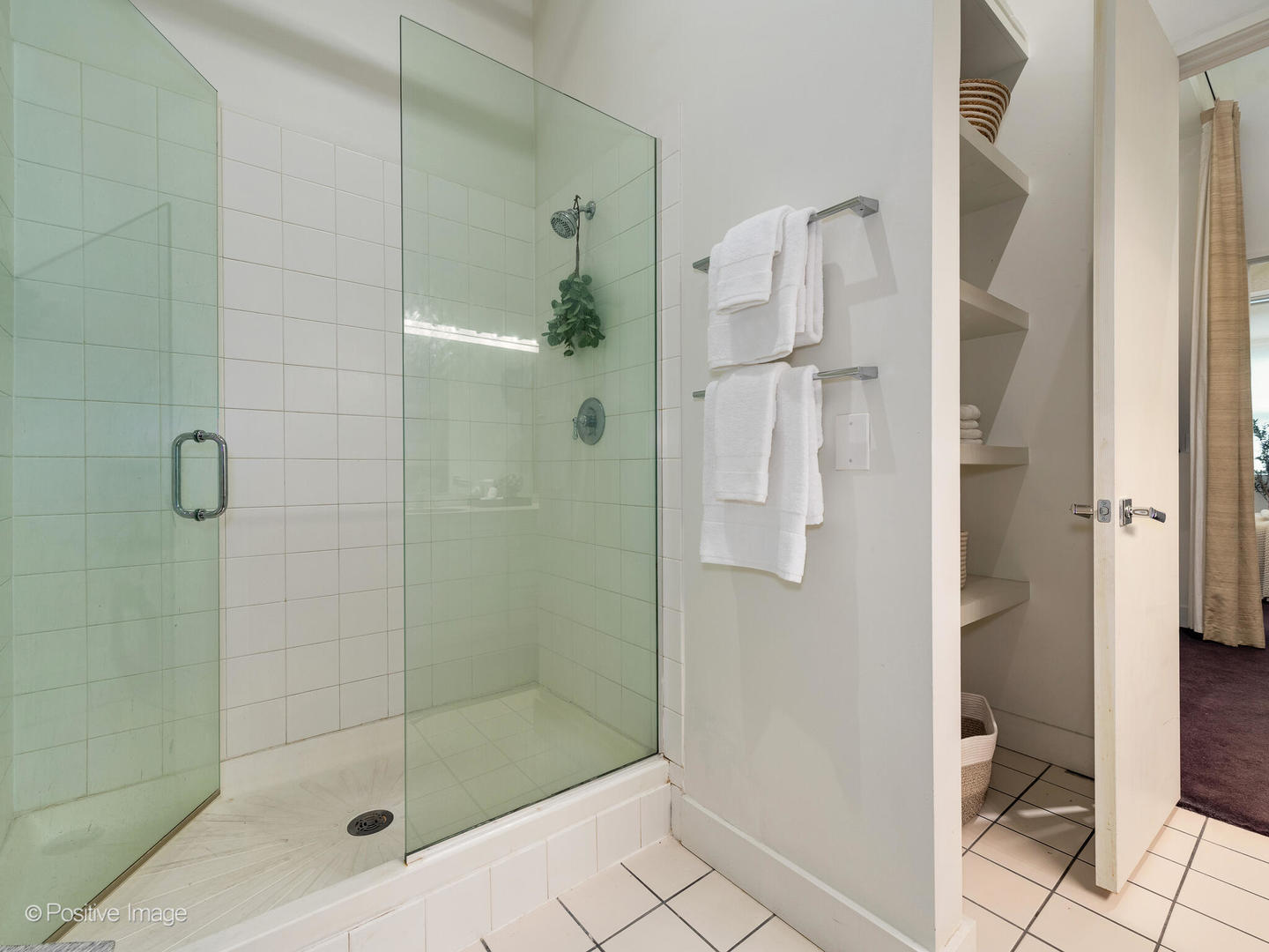 360 W ILLINOIS Street Unit: 1D