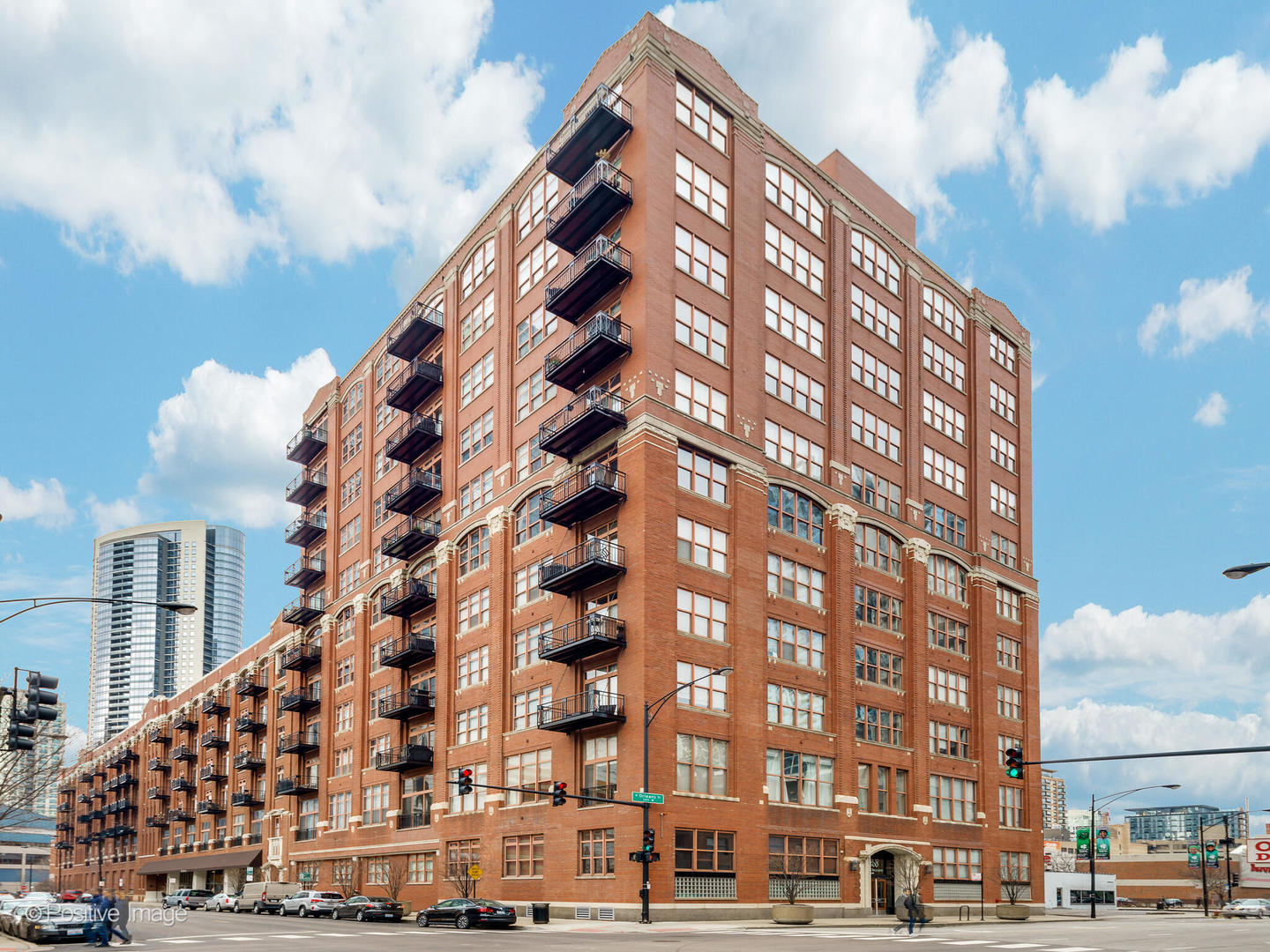 360 W ILLINOIS Street Unit: 1D