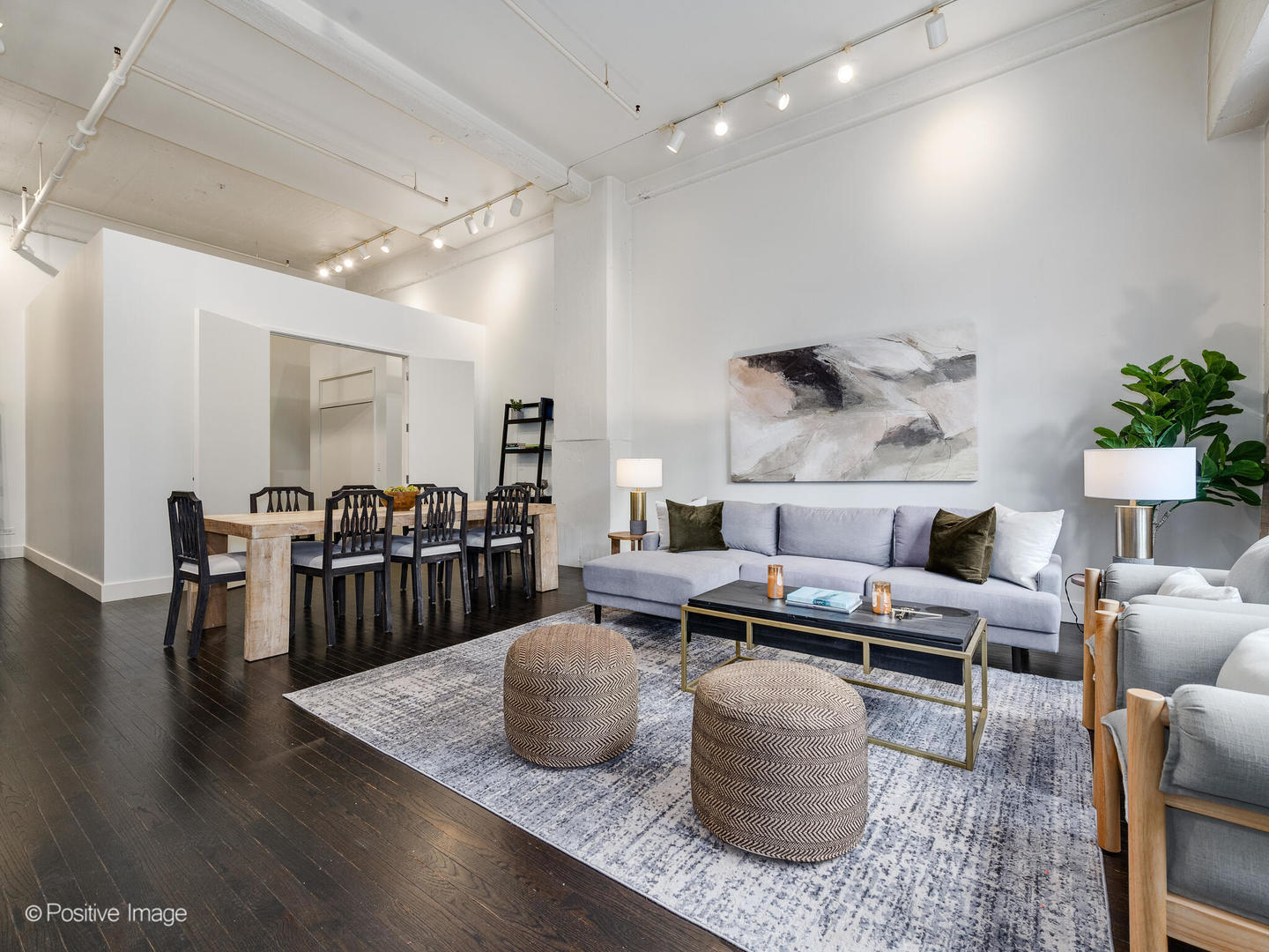 360 W ILLINOIS Street Unit: 1D