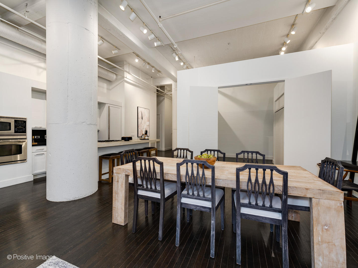 360 W ILLINOIS Street Unit: 1D