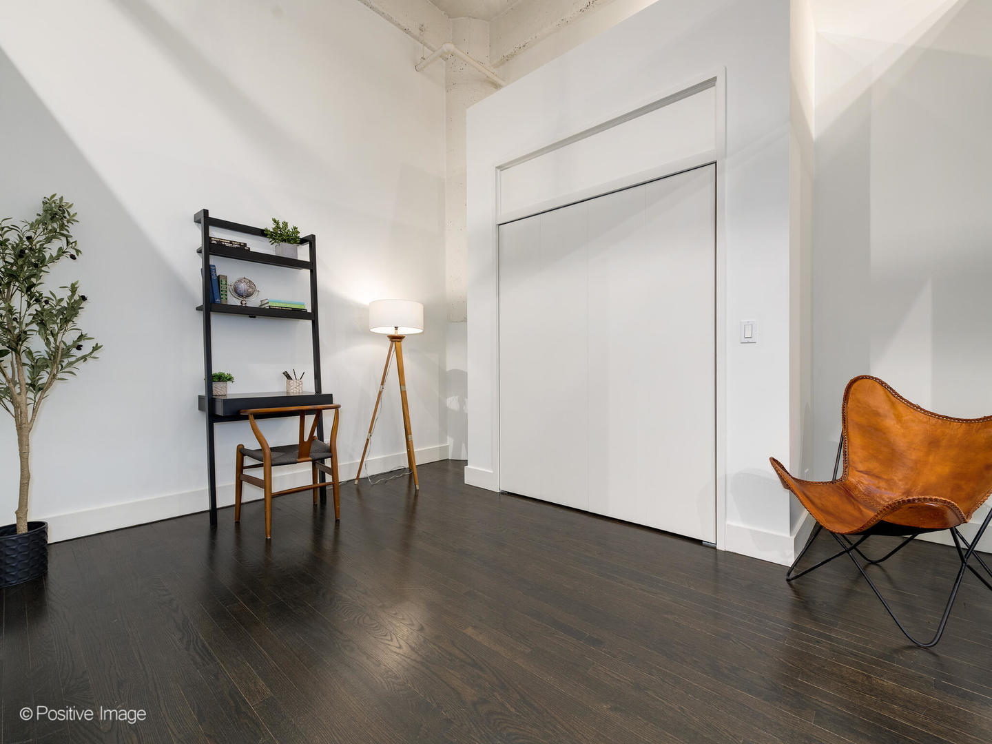 360 W ILLINOIS Street Unit: 1D