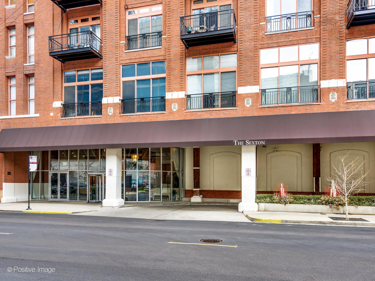 360 W ILLINOIS Street Unit: 1D