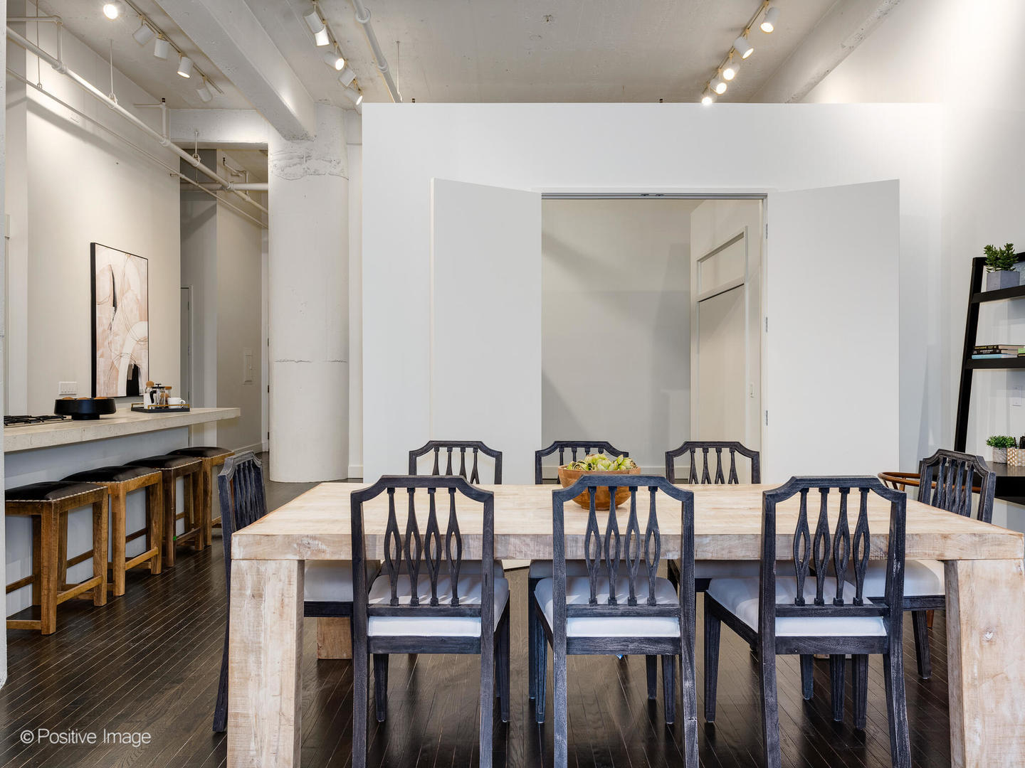 360 W ILLINOIS Street Unit: 1D