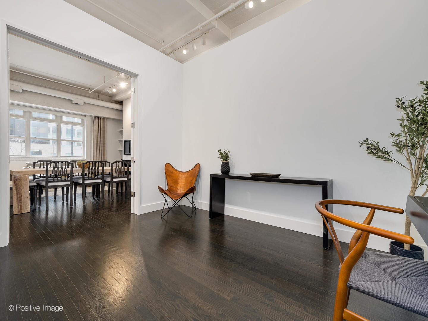 360 W ILLINOIS Street Unit: 1D