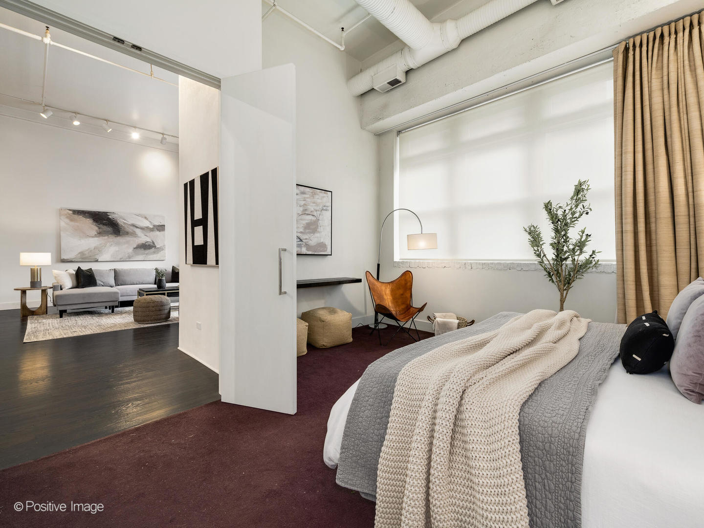 360 W ILLINOIS Street Unit: 1D