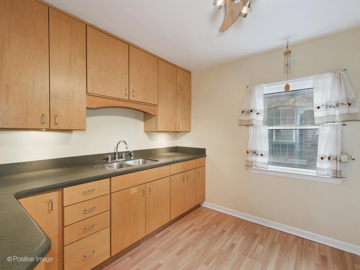 2619 W 106th Place