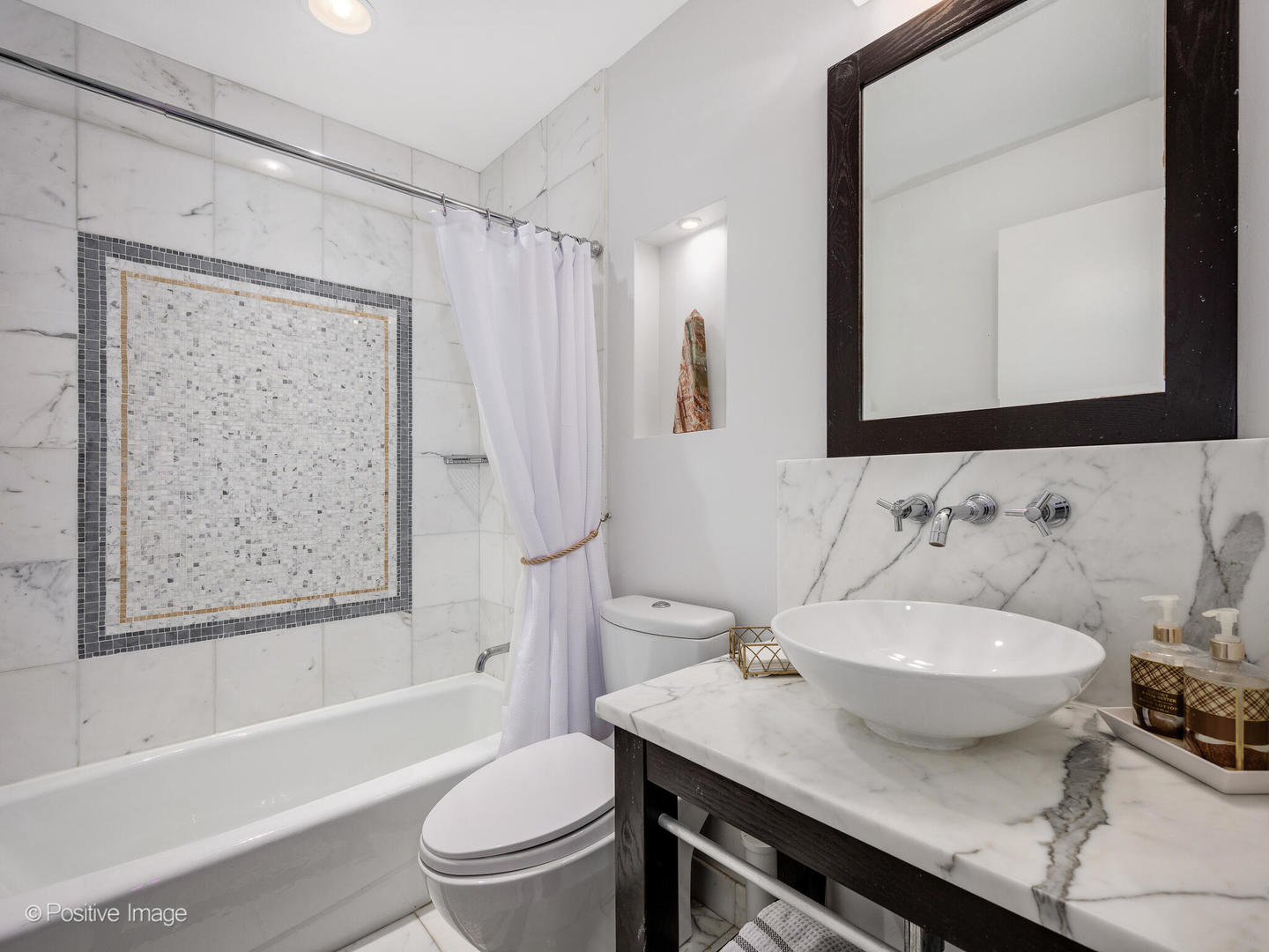416 W Grant Place Unit: I