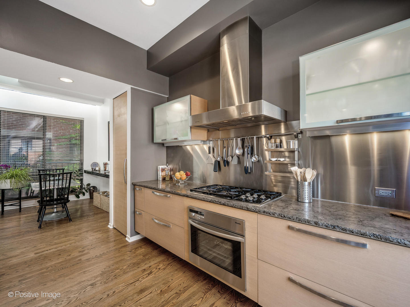 416 W Grant Place Unit: I