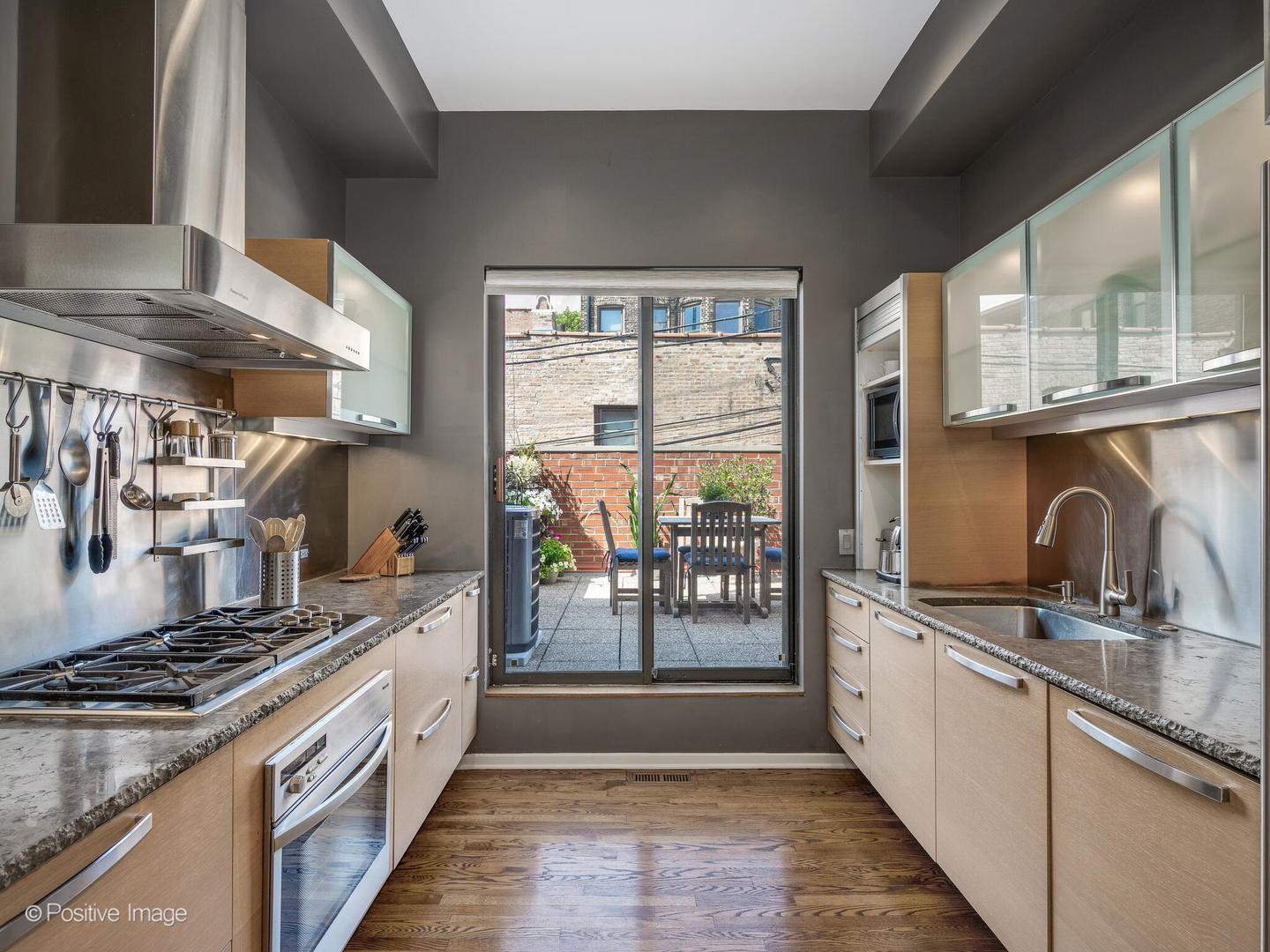 416 W Grant Place Unit: I