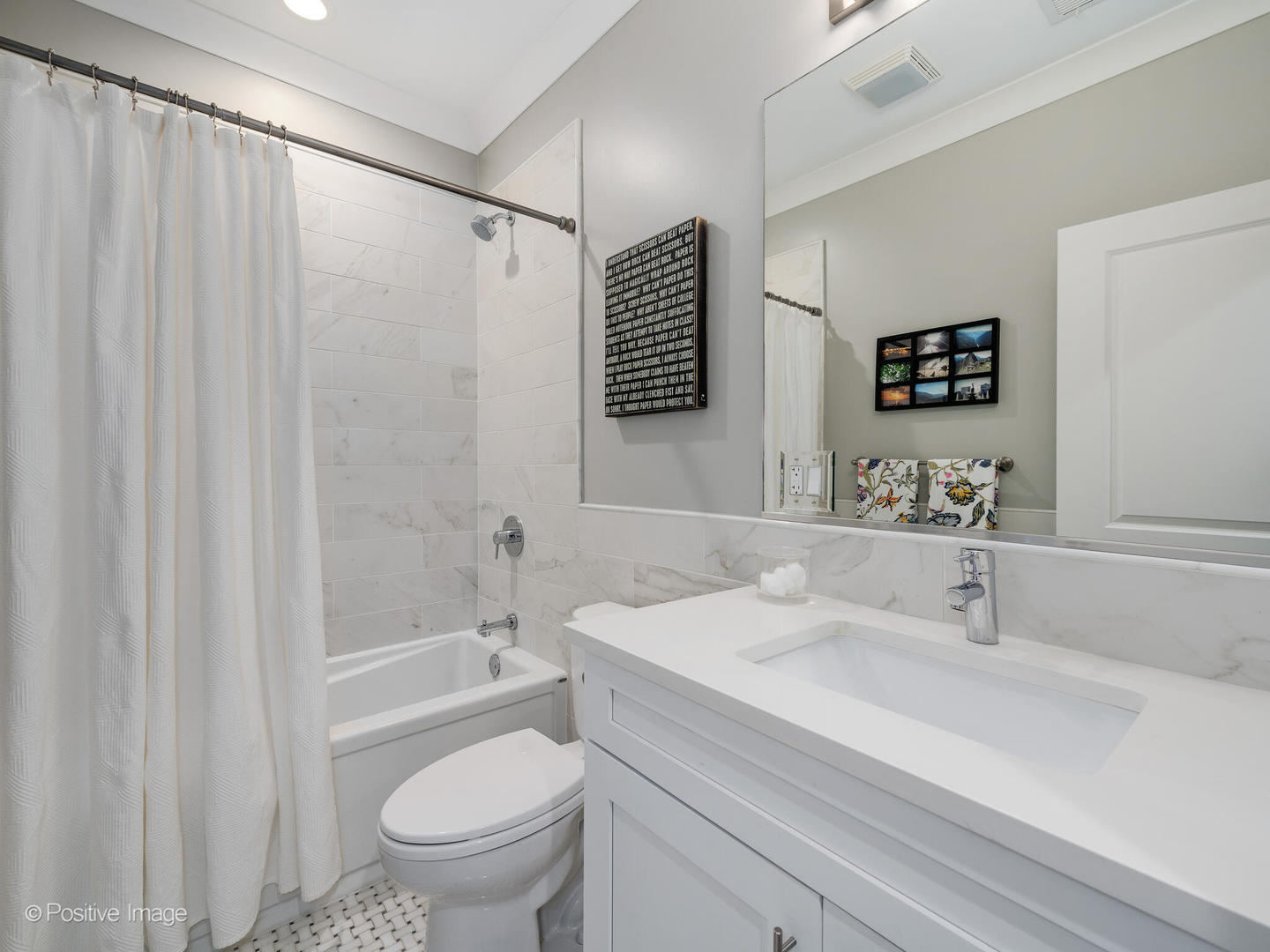2315 W ROSCOE Street Unit: 1