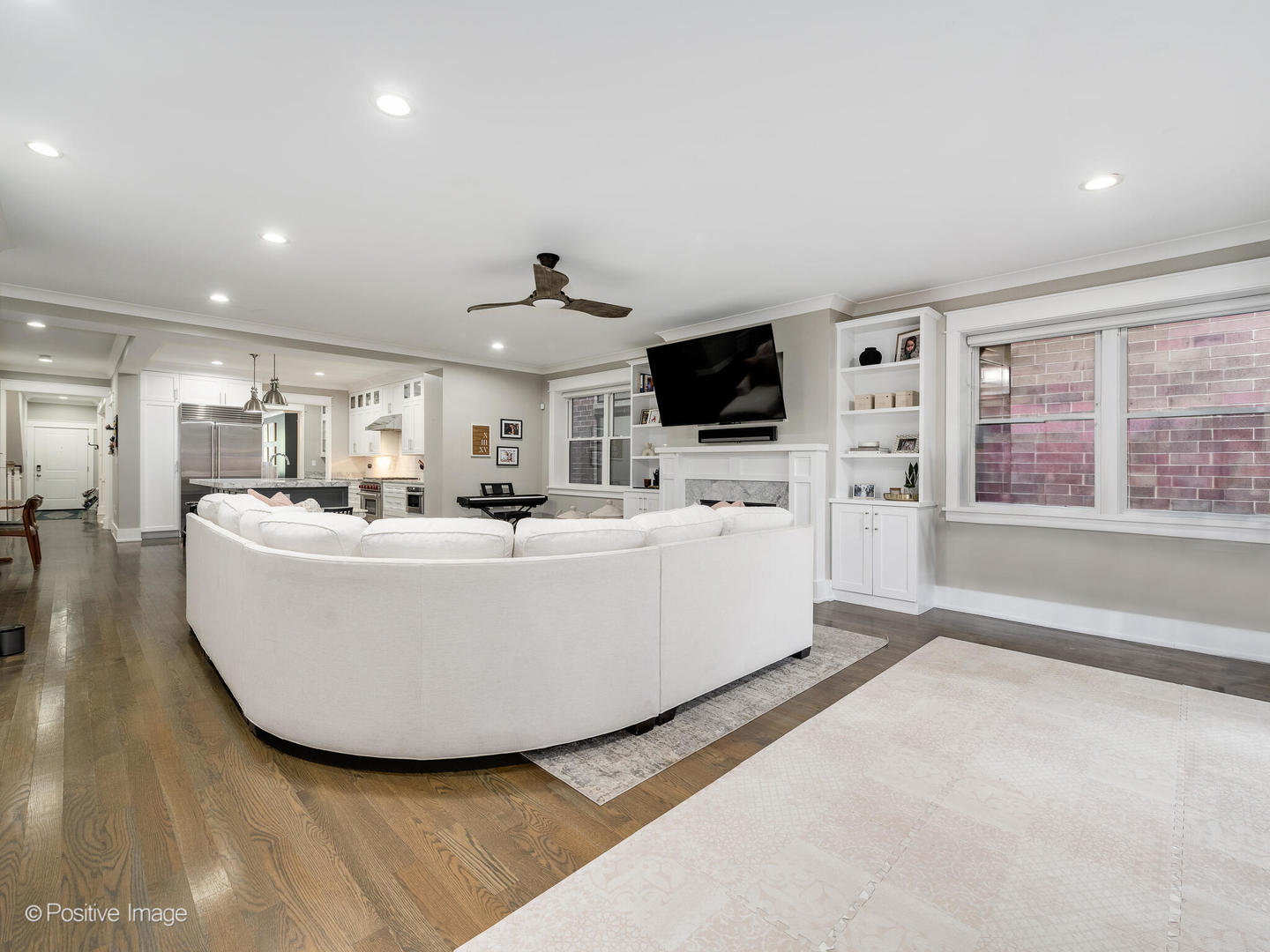 2315 W ROSCOE Street Unit: 1