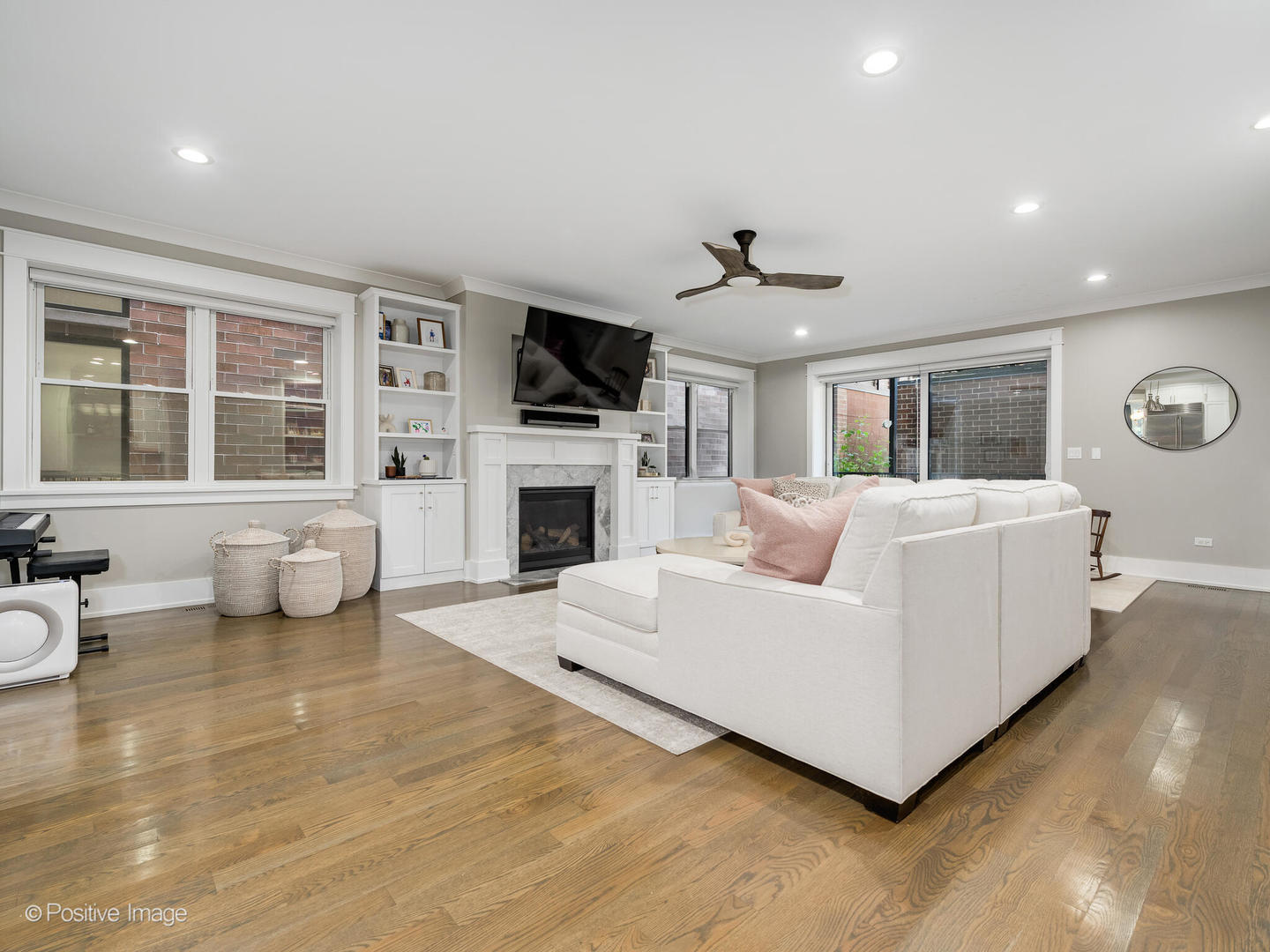 2315 W ROSCOE Street Unit: 1