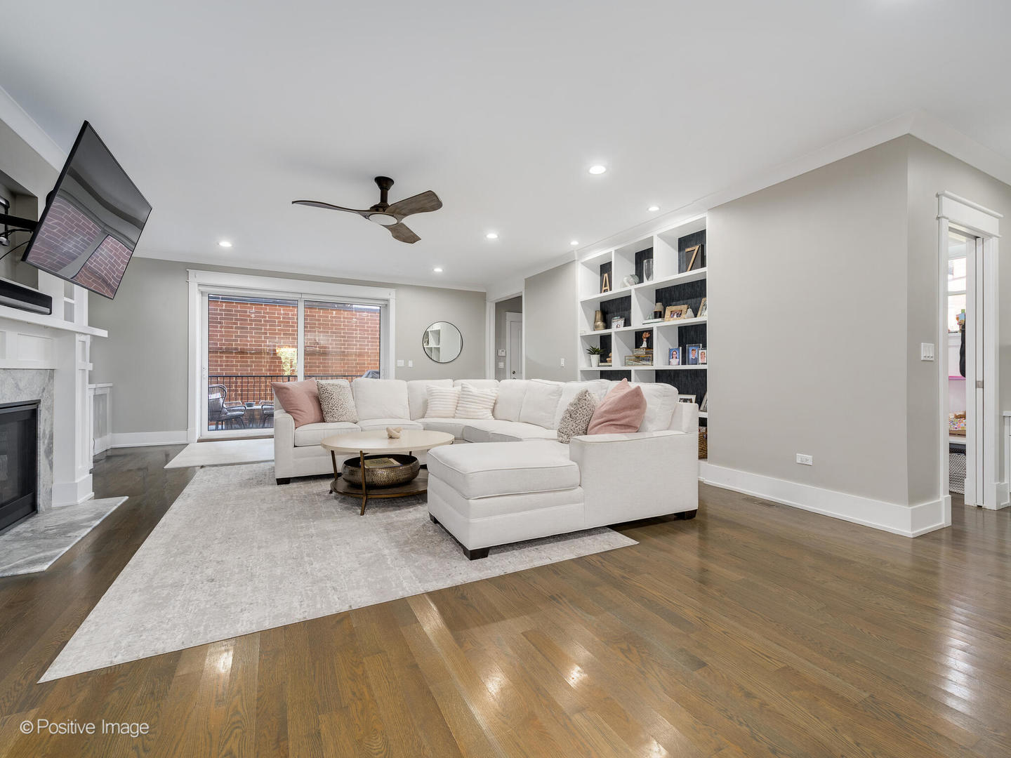 2315 W ROSCOE Street Unit: 1