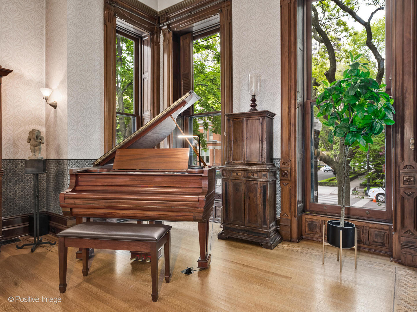 1454 N Dearborn Street