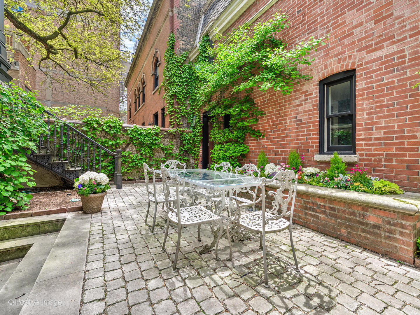 1454 N Dearborn Street