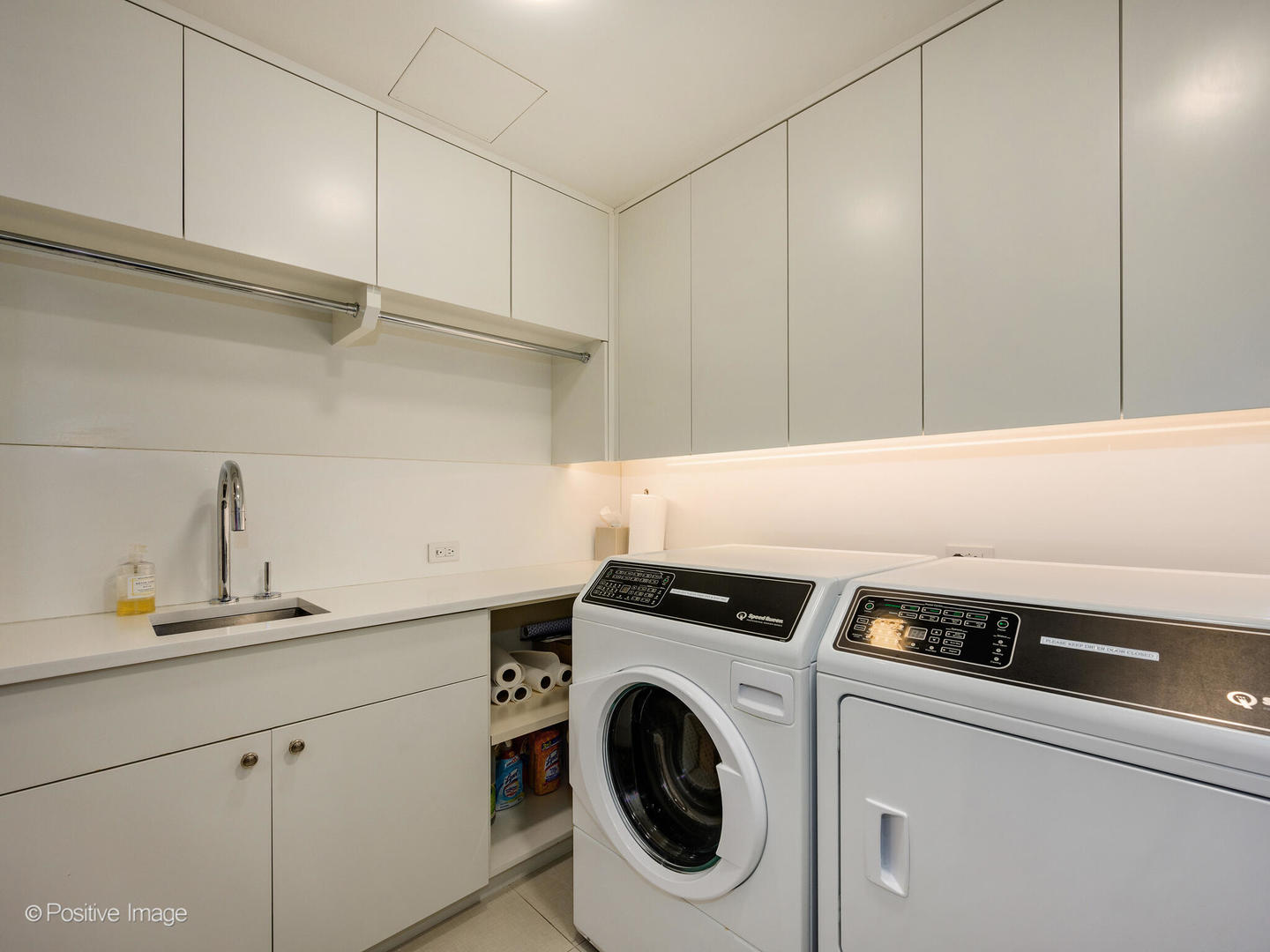 180 E PEARSON Street Unit: 3704-3705