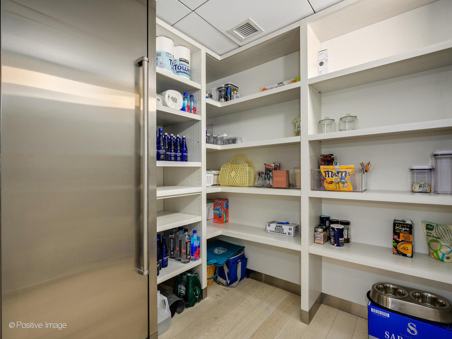 180 E PEARSON Street Unit: 3704-3705