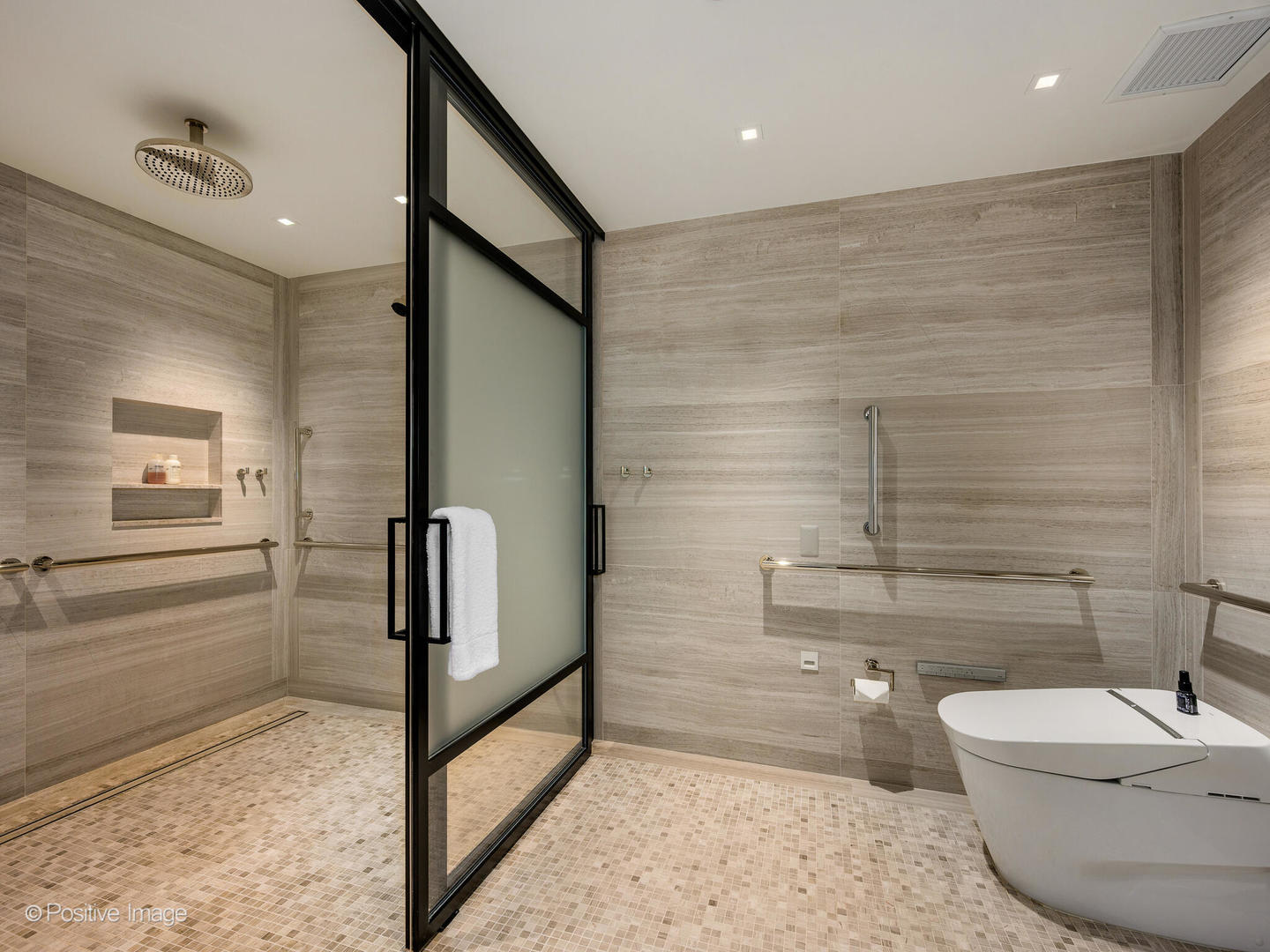 180 E PEARSON Street Unit: 3704-3705