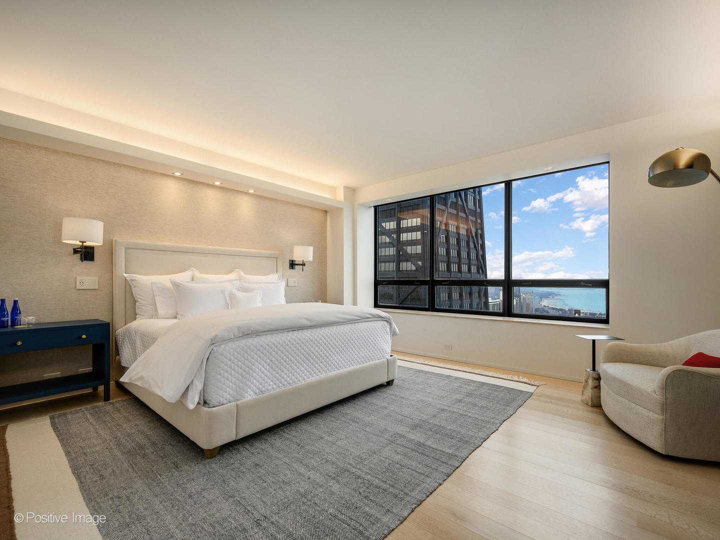 180 E PEARSON Street Unit: 3704-3705