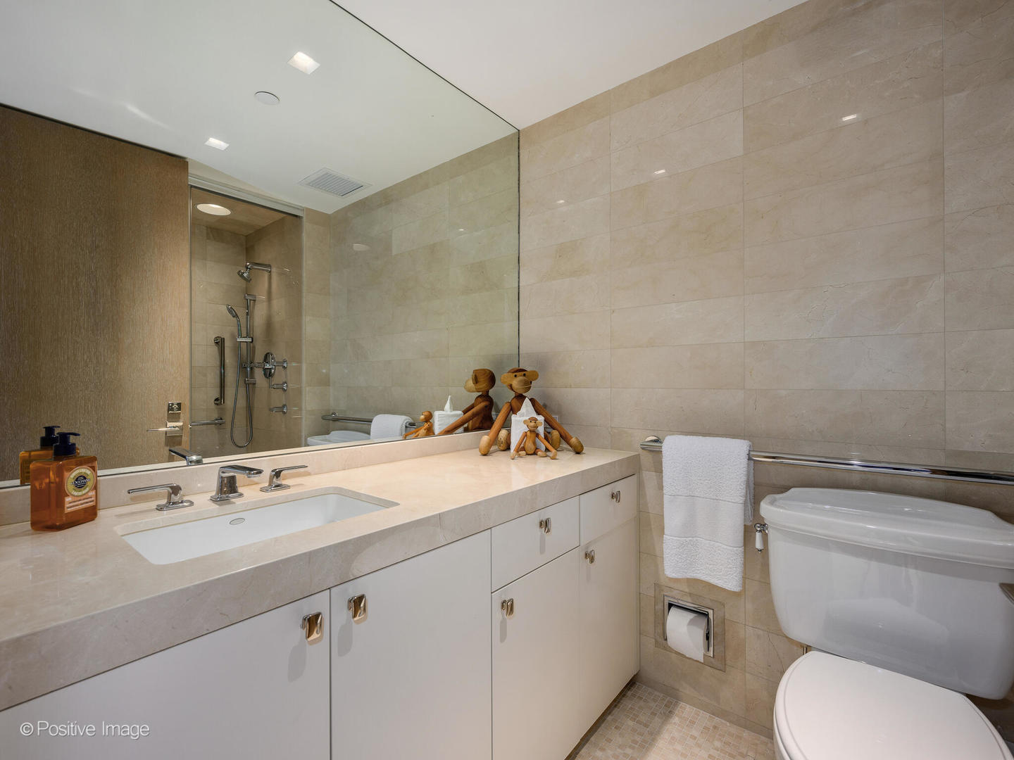 180 E PEARSON Street Unit: 3704-3705