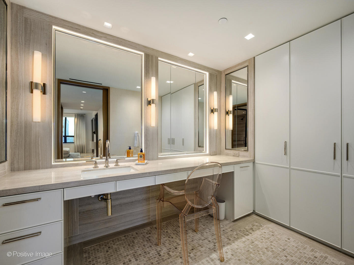 180 E PEARSON Street Unit: 3704-3705