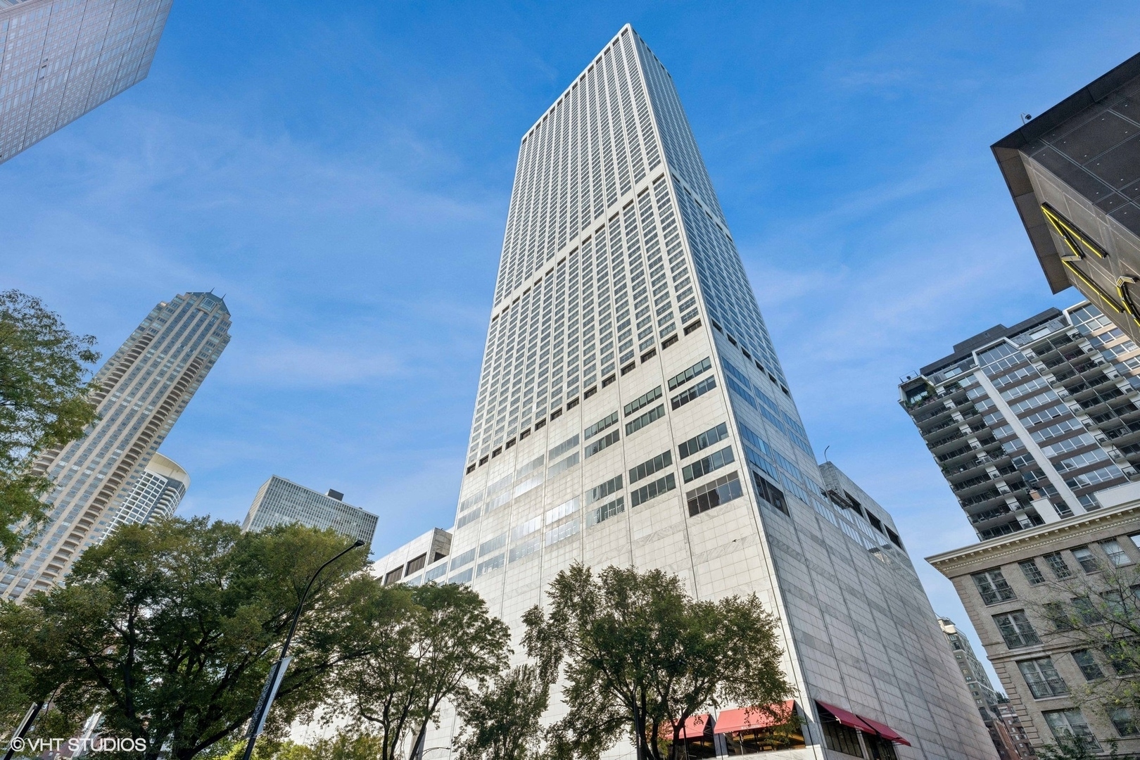 180 E PEARSON Street Unit: 3704-3705