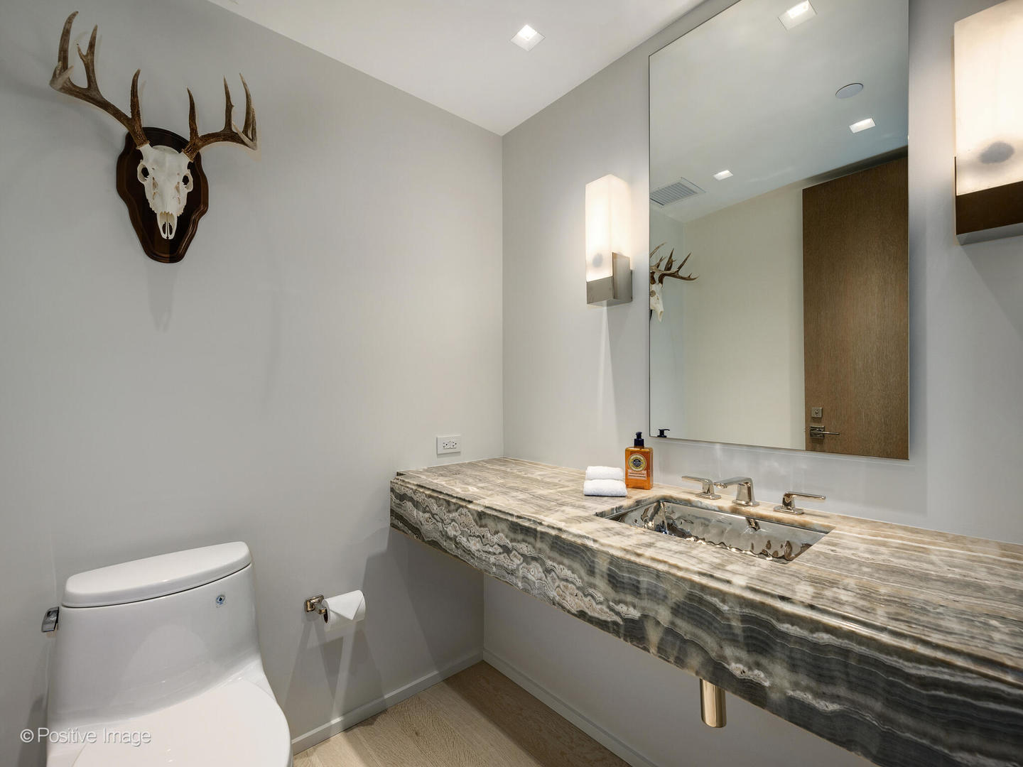 180 E PEARSON Street Unit: 3704-3705