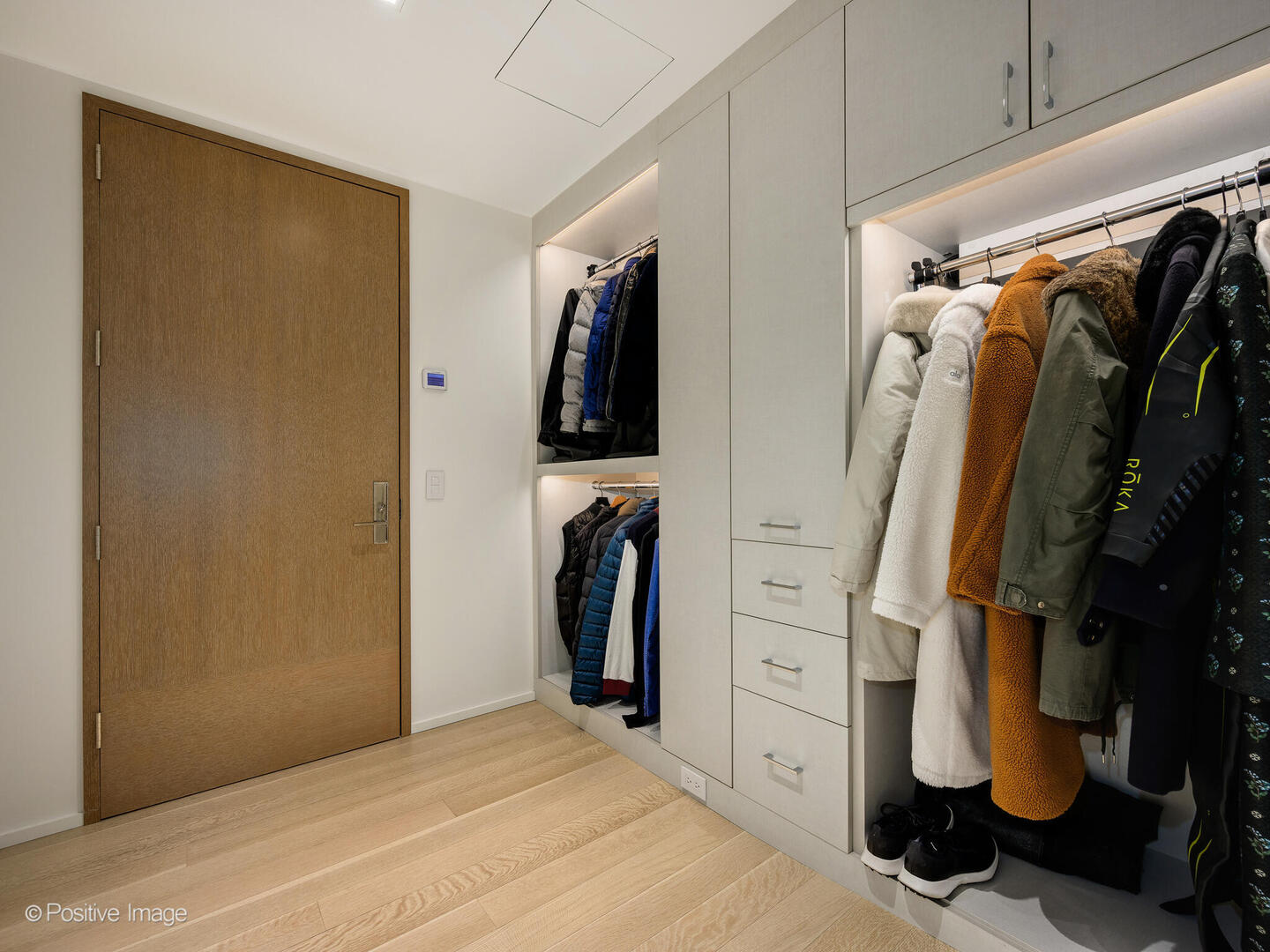 180 E PEARSON Street Unit: 3704-3705