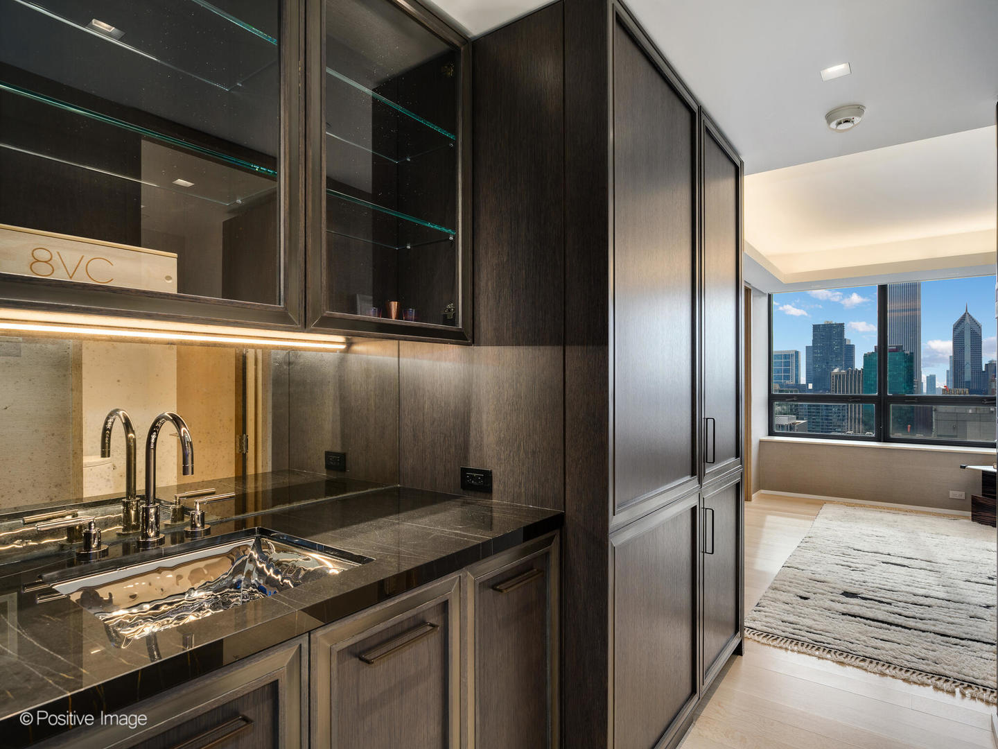 180 E PEARSON Street Unit: 3704-3705