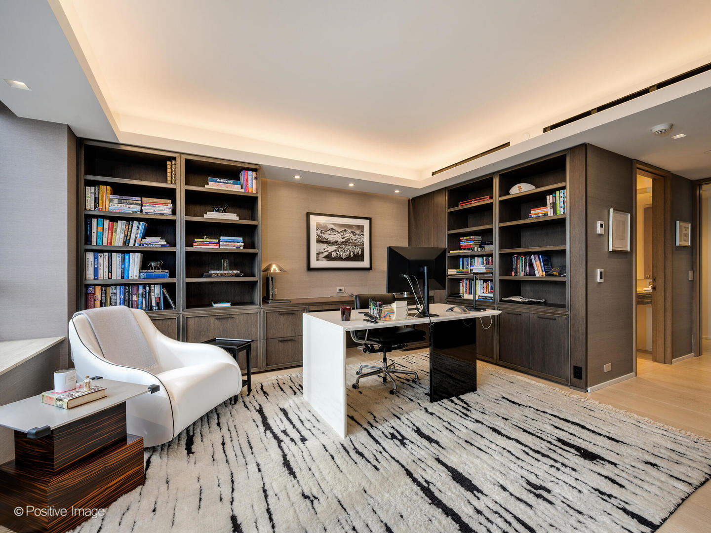 180 E PEARSON Street Unit: 3704-3705