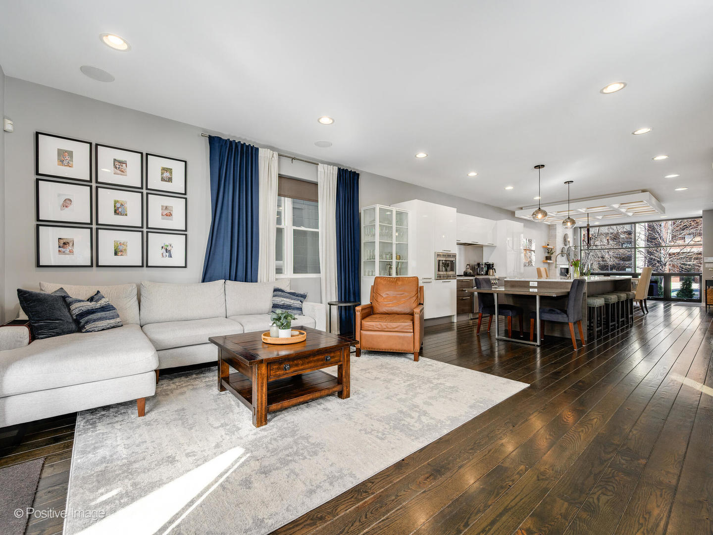 2335 W Lyndale Street Unit: 1