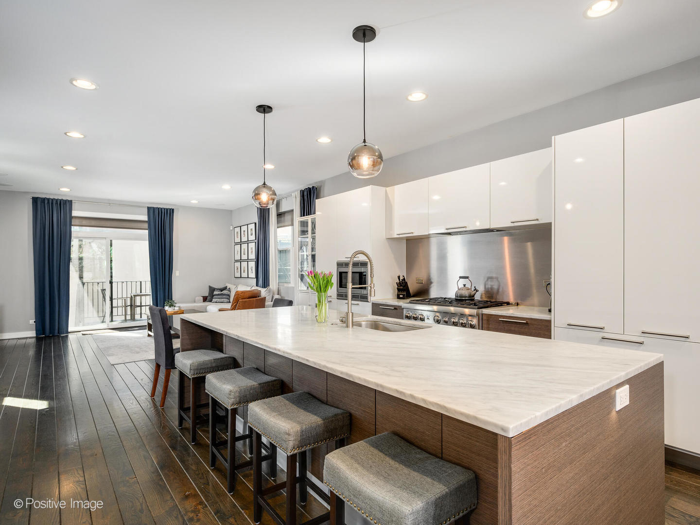 2335 W Lyndale Street Unit: 1