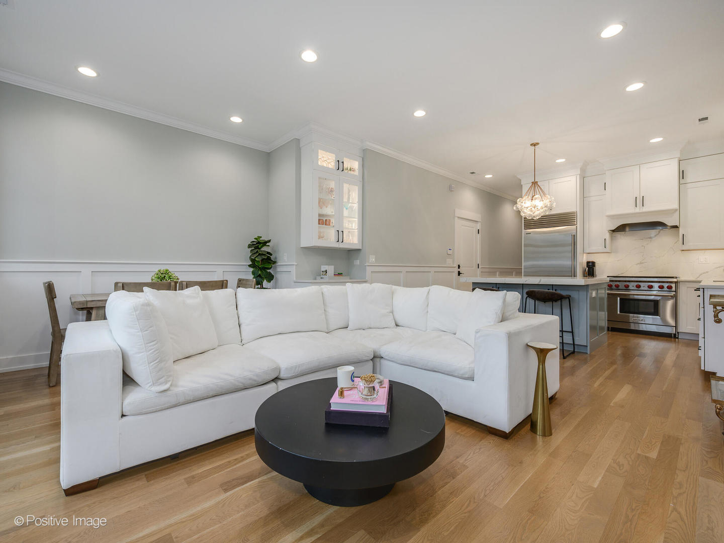 2143 N Racine Avenue Unit: 2