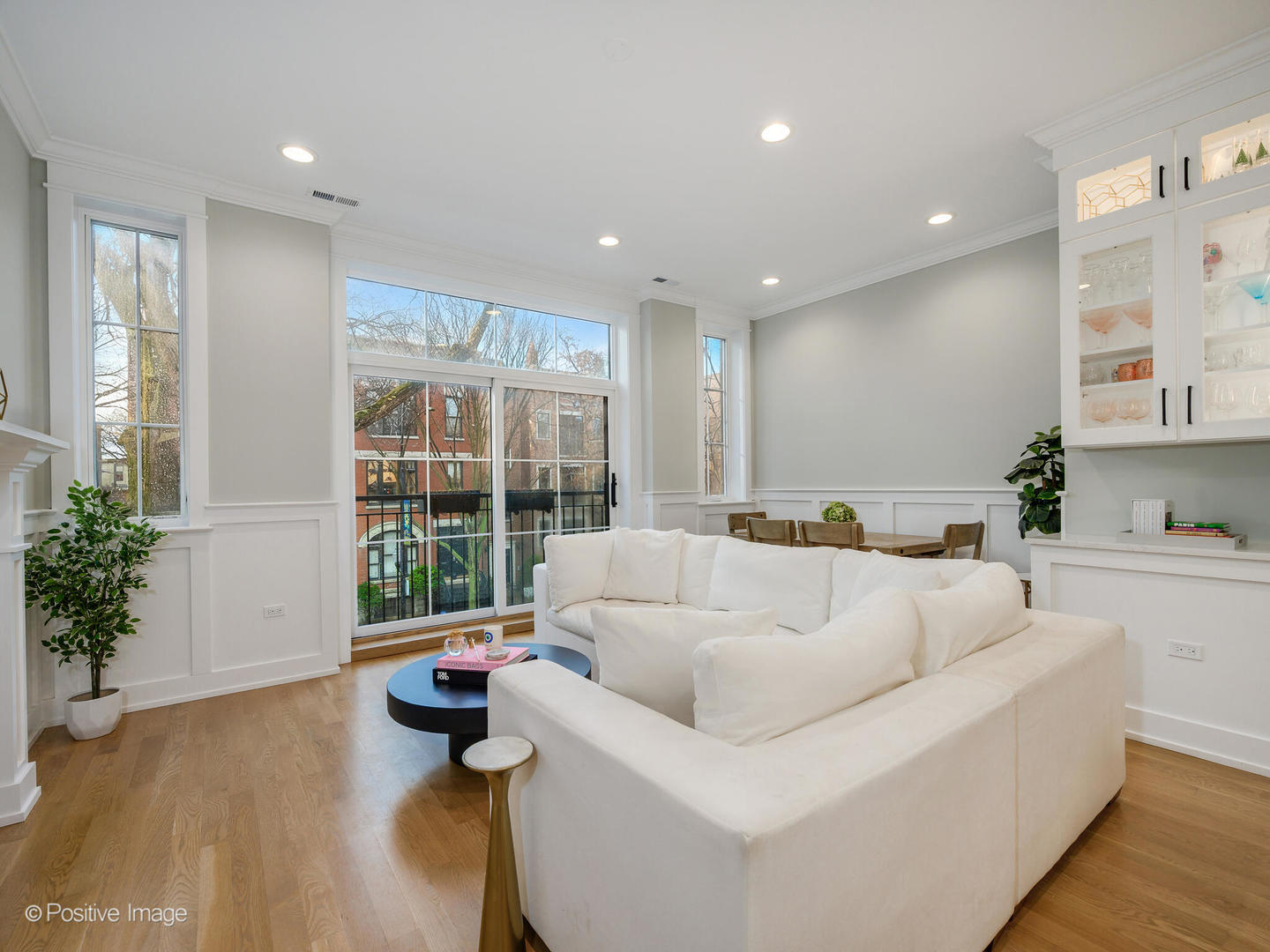 2143 N Racine Avenue Unit: 2