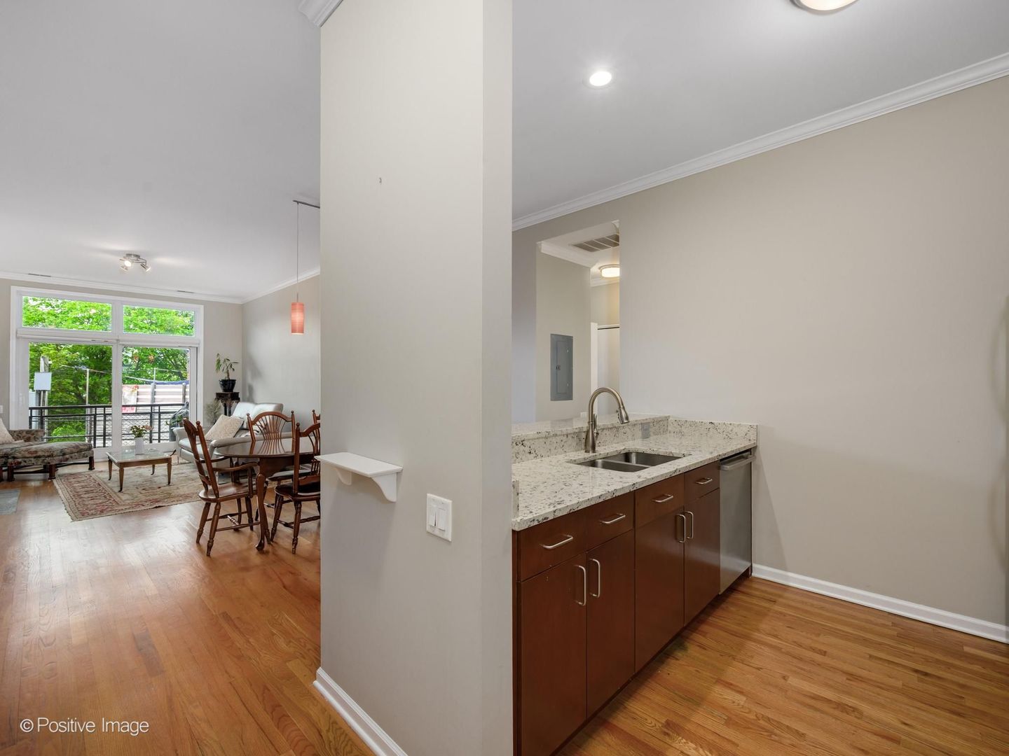 2089 W Wabansia Avenue Unit: 202
