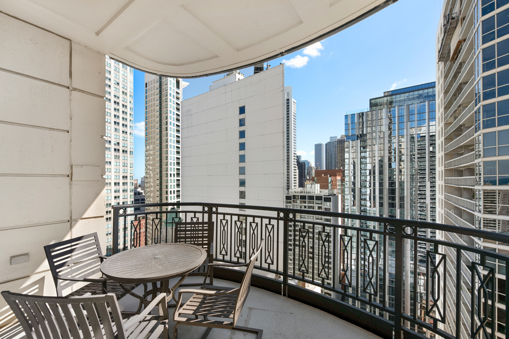 10 E Delaware Place Unit: 25B