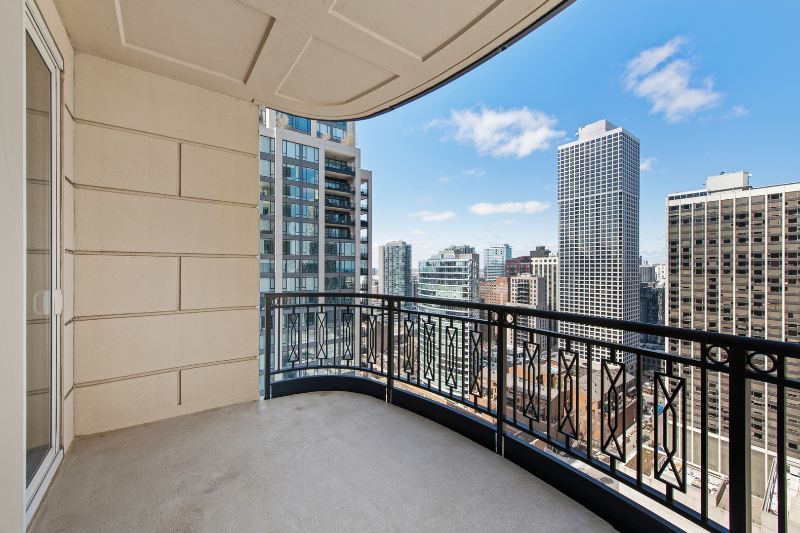 10 E Delaware Place Unit: 25B