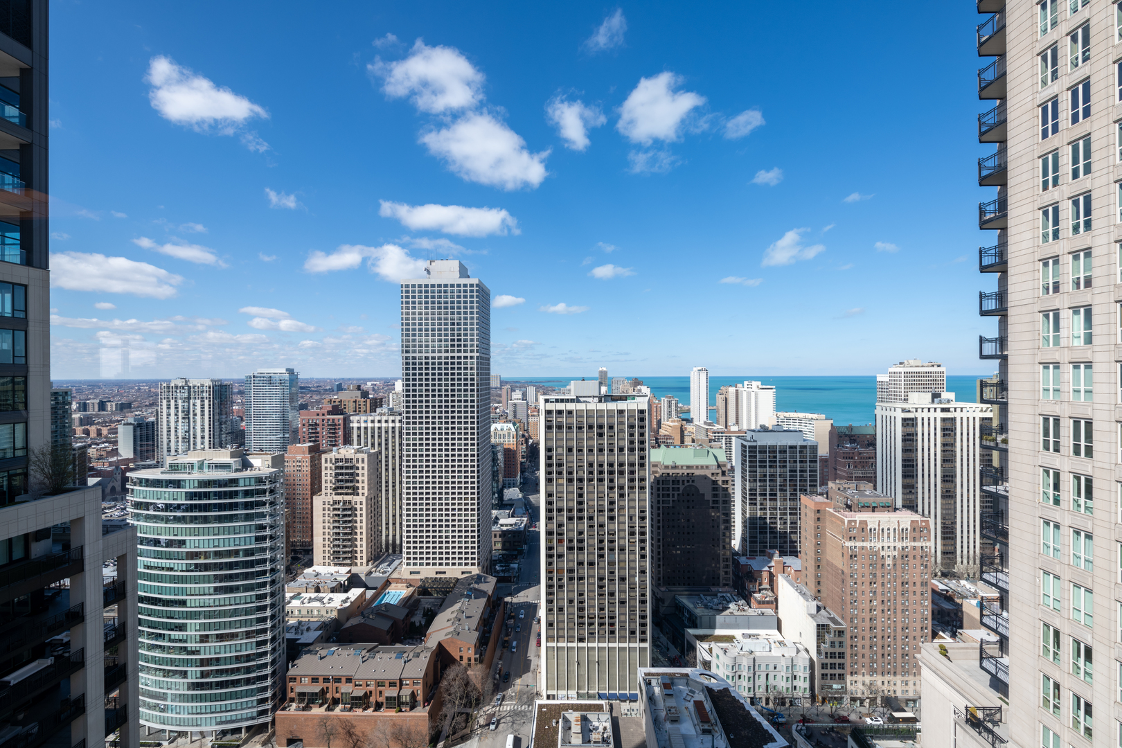10 E Delaware Place Unit: 25B