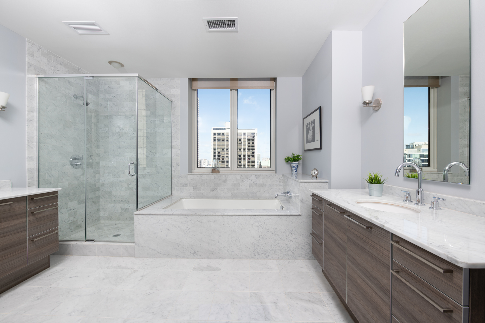 10 E Delaware Place Unit: 25B