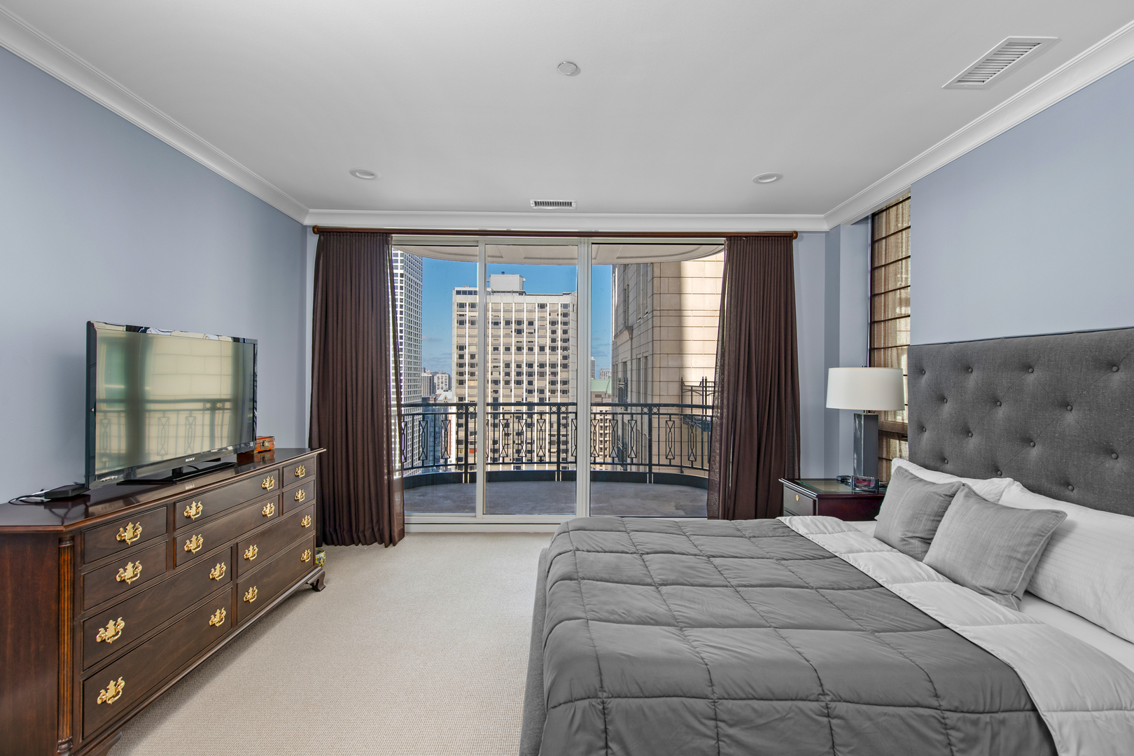 10 E Delaware Place Unit: 25B