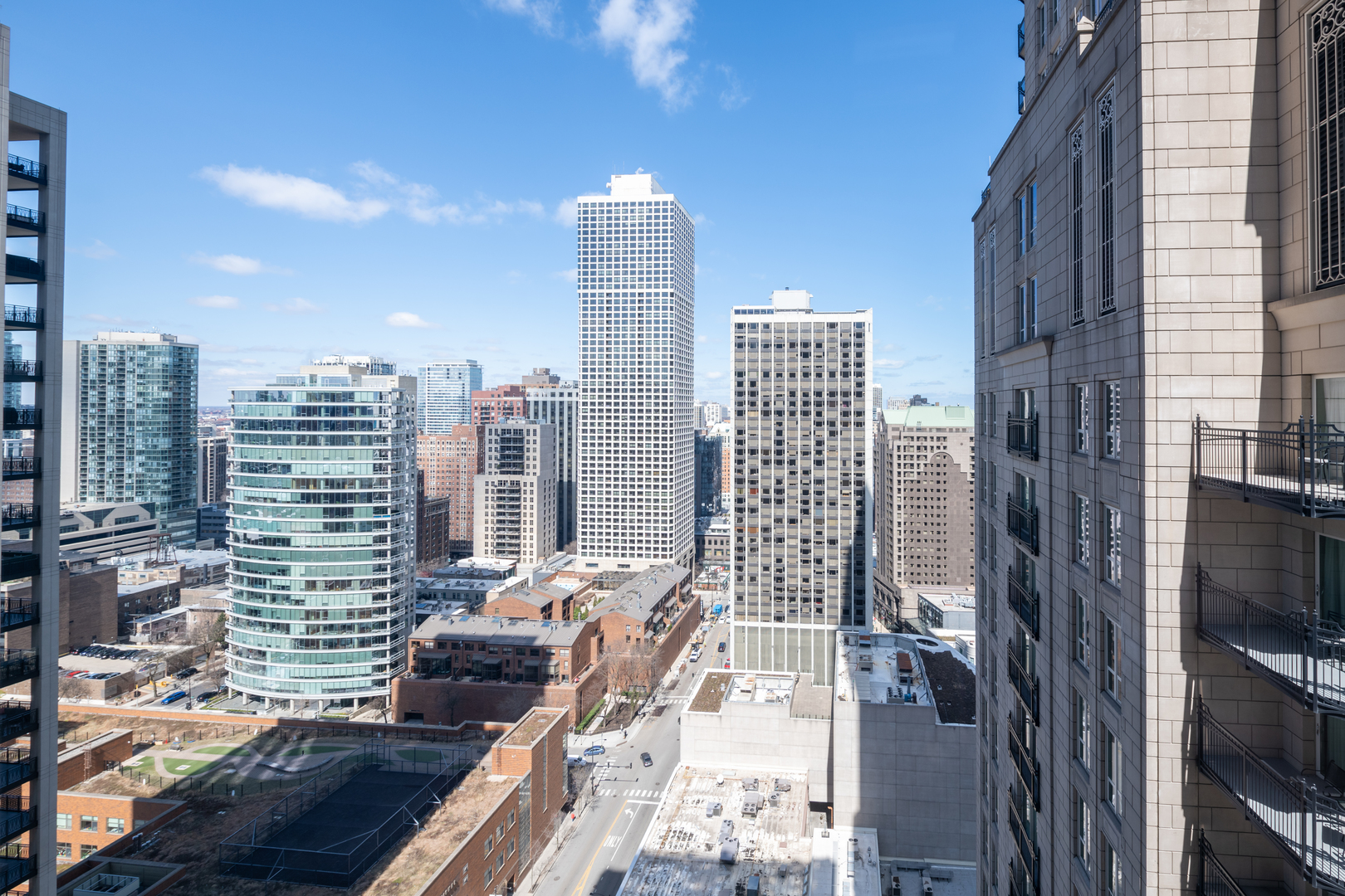 10 E Delaware Place Unit: 25B
