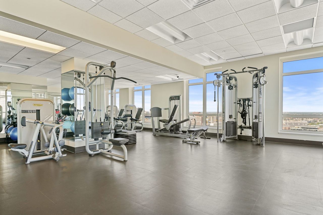 10 E Delaware Place Unit: 25B