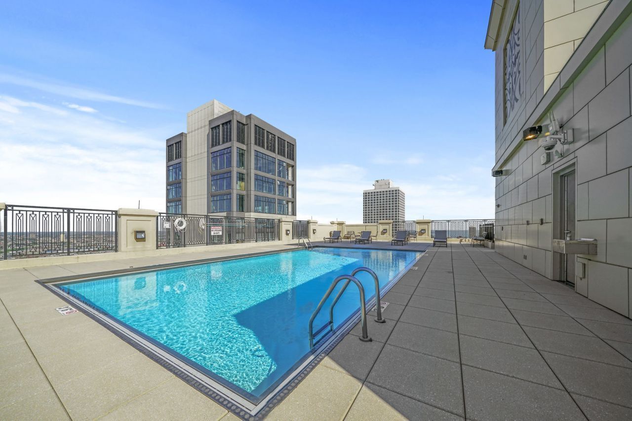 10 E Delaware Place Unit: 25B