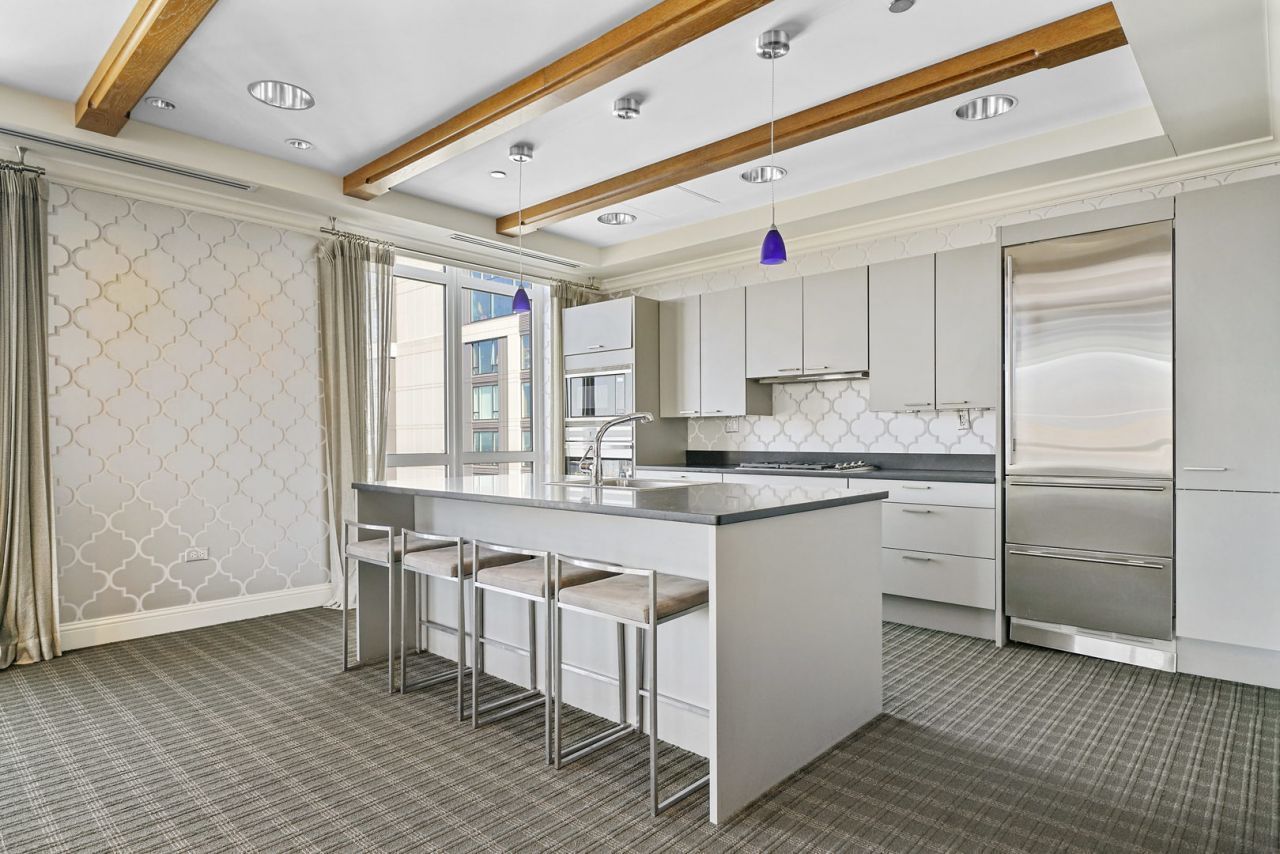 10 E Delaware Place Unit: 25B