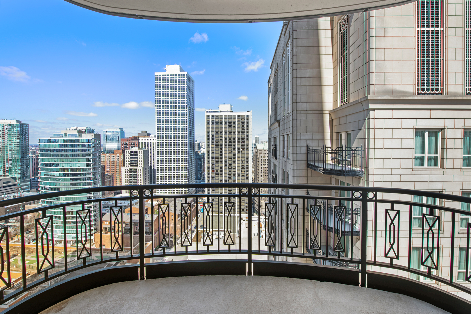 10 E Delaware Place Unit: 25B