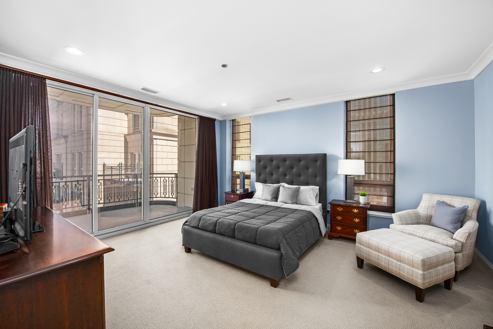 10 E Delaware Place Unit: 25B