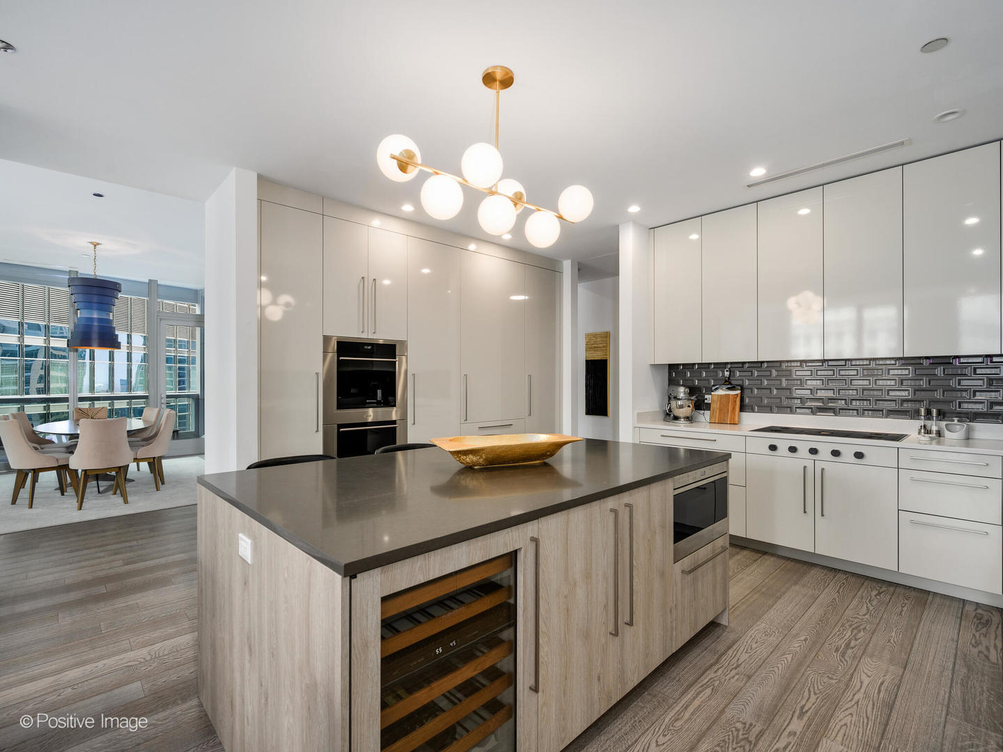 403 N Wabash Avenue Unit: 15A